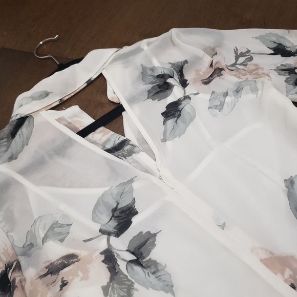 Dynamite Skater Blouse Floral Dress - Picture 4 of 5